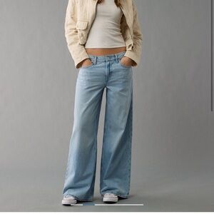 BRAND NEW NEVER WORN American Eagle Low Rise Dreamy Drape Wide Leg Jeans